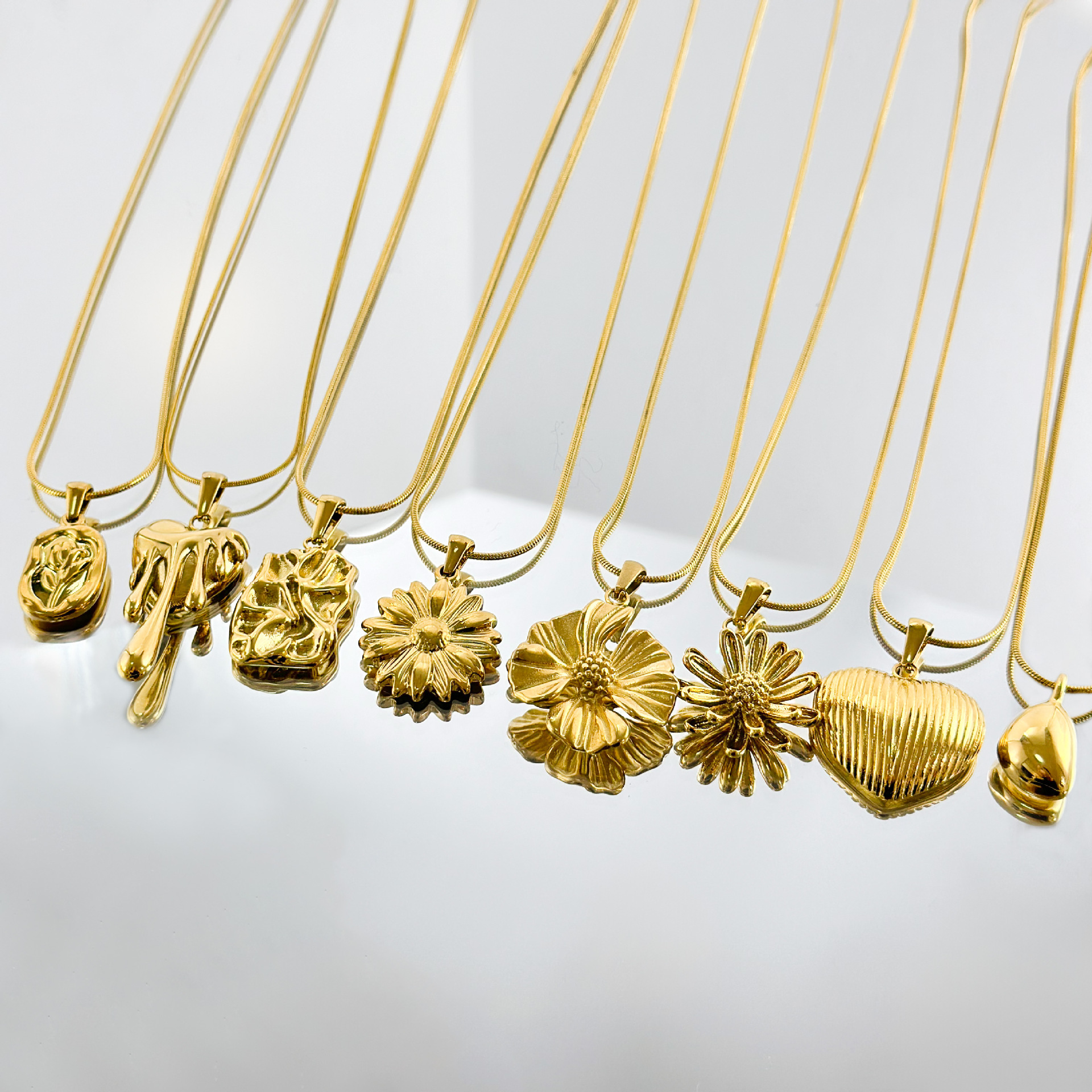 304 Stainless Steel Chain Material Twisted Rope Chain Chain Type 1 Piece Quantity Wholesale Jewelry Vintage Style Simple Style Geometric Heart Shape Flower 304 Stainless Steel 18K Gold Plated Plating Pendant Necklace Twisted Rope Chain