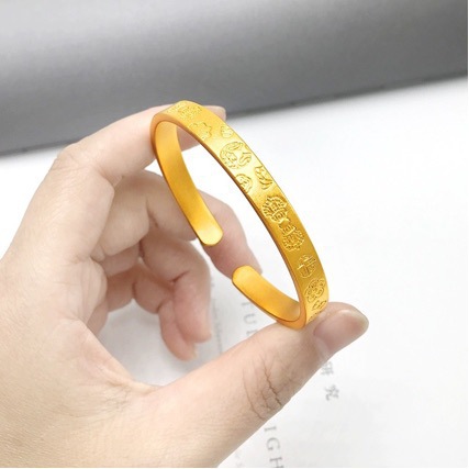 Gold shop with the same ancient method carved sand gold auspicious bracelet opening bracelet wide gold color for a long time does not fade national_voghion.com