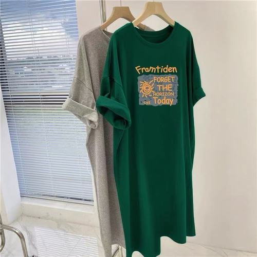 Plus-size women's Korean-style short-sleeved T-shirt dresses, summer tops for larger women, covering the stomach, youthful and slimming, knee-length dresses