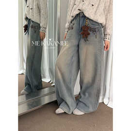ME KAKAMEE-冬新品刺锈花卉设计感加绒牛仔裤（配挂饰牛仔裤0678