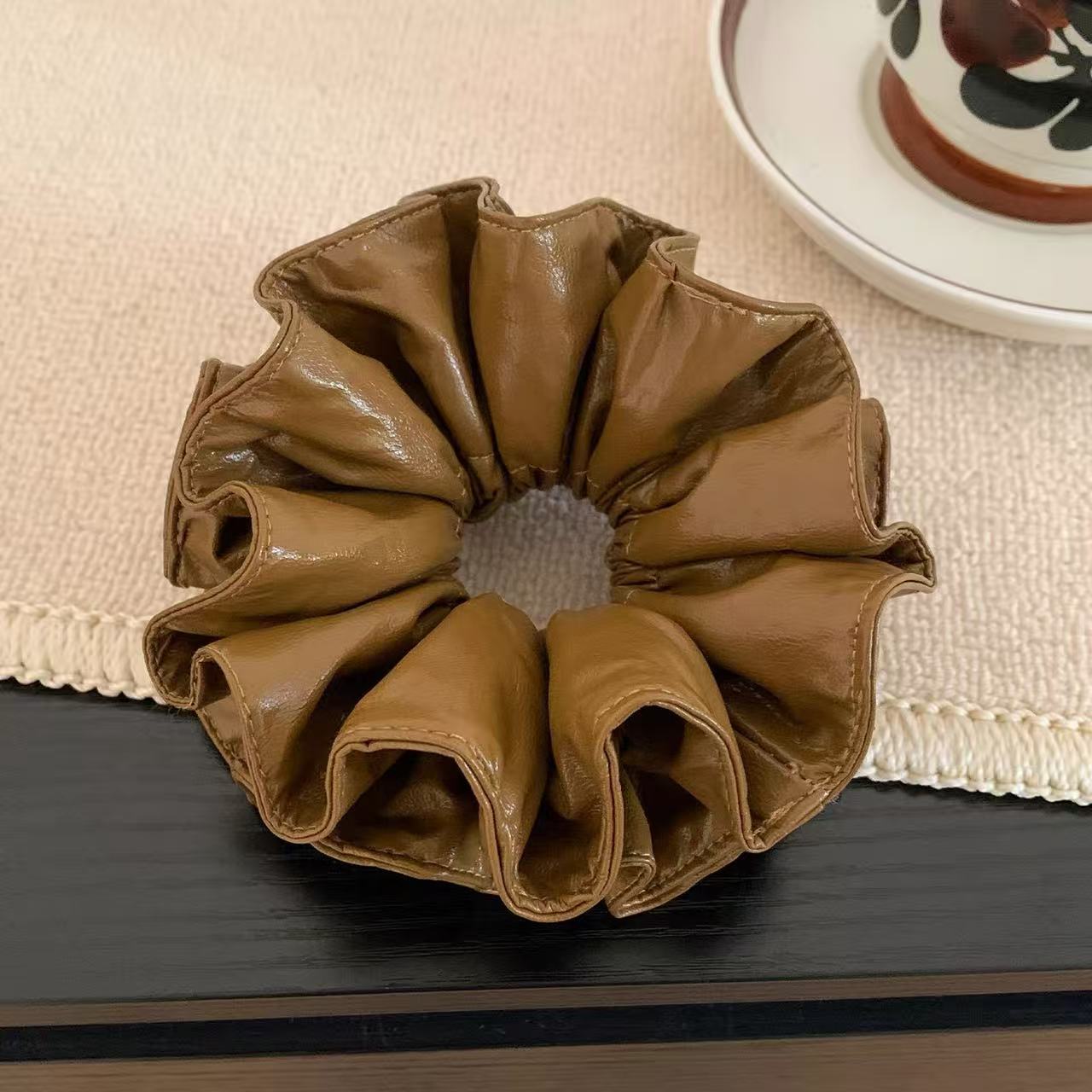 Elegante bruine scrunchie van PU-leer met dubbele laag voor dames, stijlvolle haarelastiek, haaraccessoire, Koreaanse stijl_voghion.com