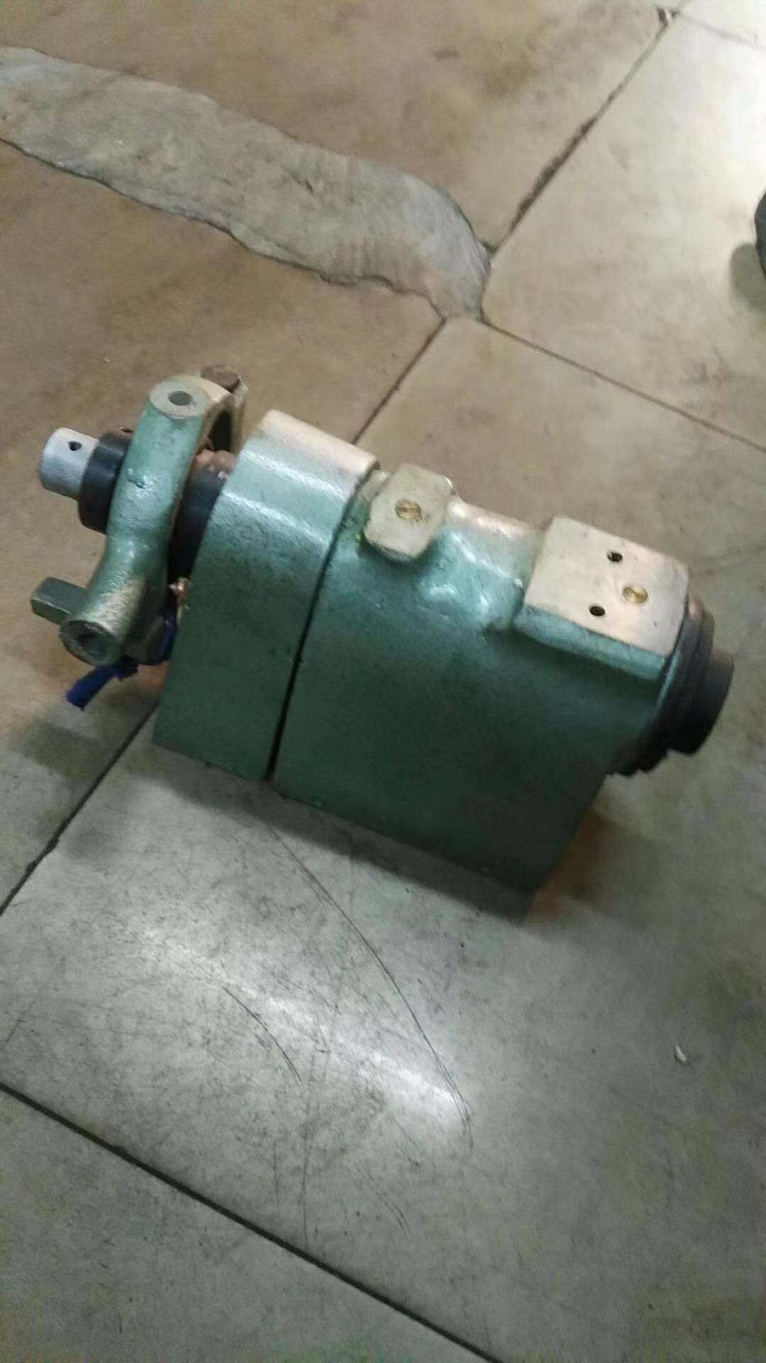 桌上车床前床头箱主轴