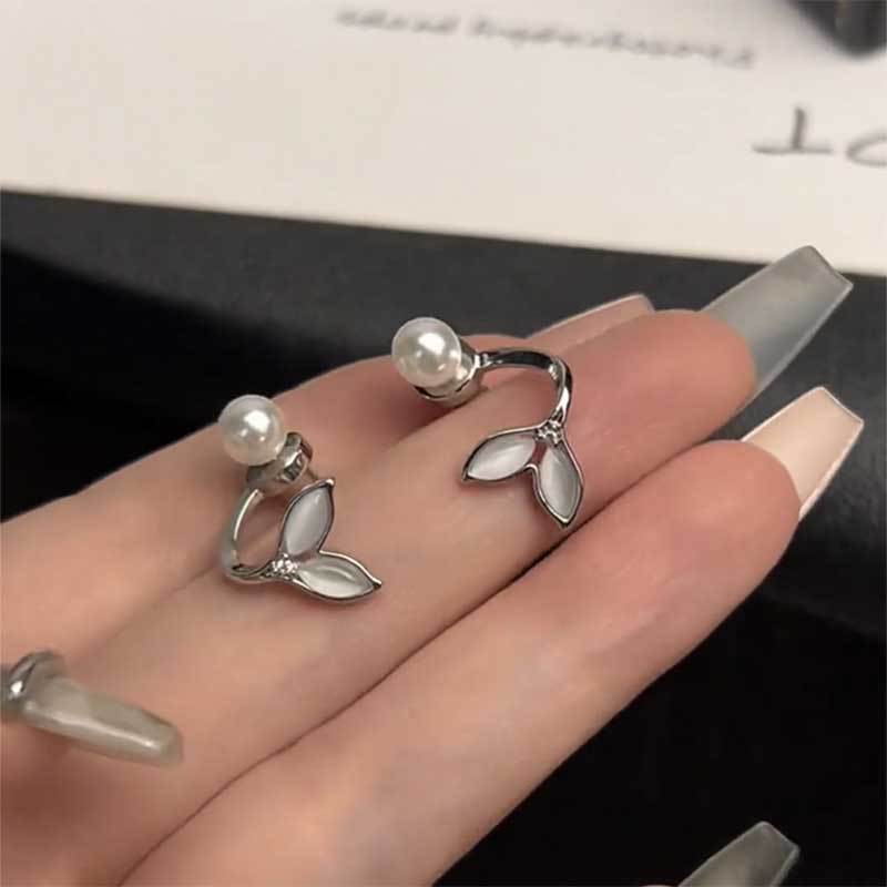 Elegant small design earrings pearl