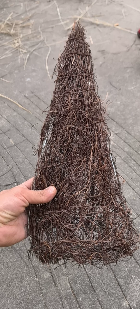 Ротанг Вайн Треугольник Рождественская елка Черная лоза