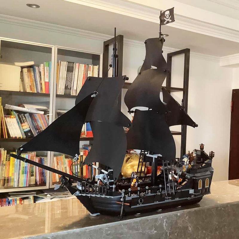Compatible with Lego Black Pearl Caribbean Pirate Ship Model Assembled Toy Sailing Blocks Boy Children's Gift