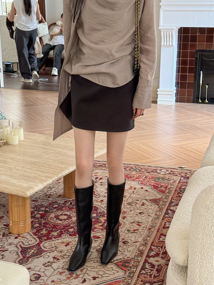 Bốt cao cổ nữ da lộn mũi vuông ống rộng, đế gót thấp 1–3 cm — màu nâu, đen chi tiết 13