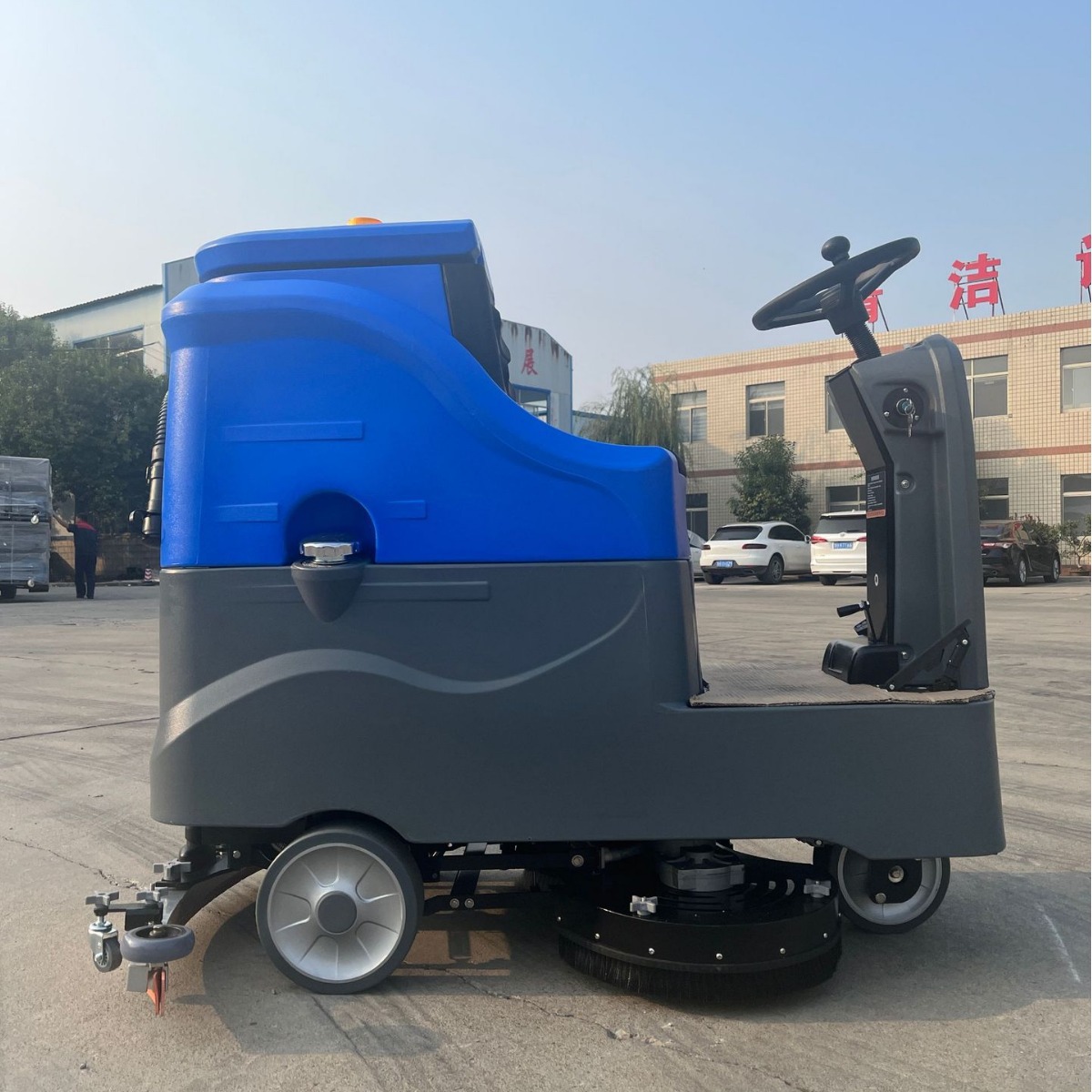 驾驶式洗地机 工厂车间物业仓库车库小型洗扫一体机