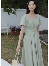 温柔气质绿色连衣裙夏季2024新款收腰显瘦设计感小众别致绝美裙子