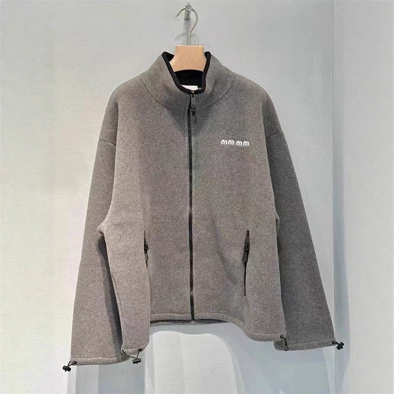 25 Miao Jia Early Autumn New Fashion Simple Embroidered Logo Gray Fleece Loose Jacket Couple Versatile Coat 25 Miao Jia Early Autumn New Fashion Simple Embroidered Logo Gray Fleece Loose Jacket Couple Versatile Coat