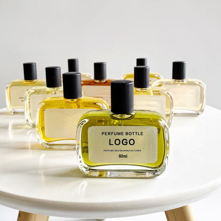 Bomba de prensa al por mayor de fábrica boquilla vidrio transparente botella de embalaje cosmético spray cuadrado plano botella de perfume de 75ml