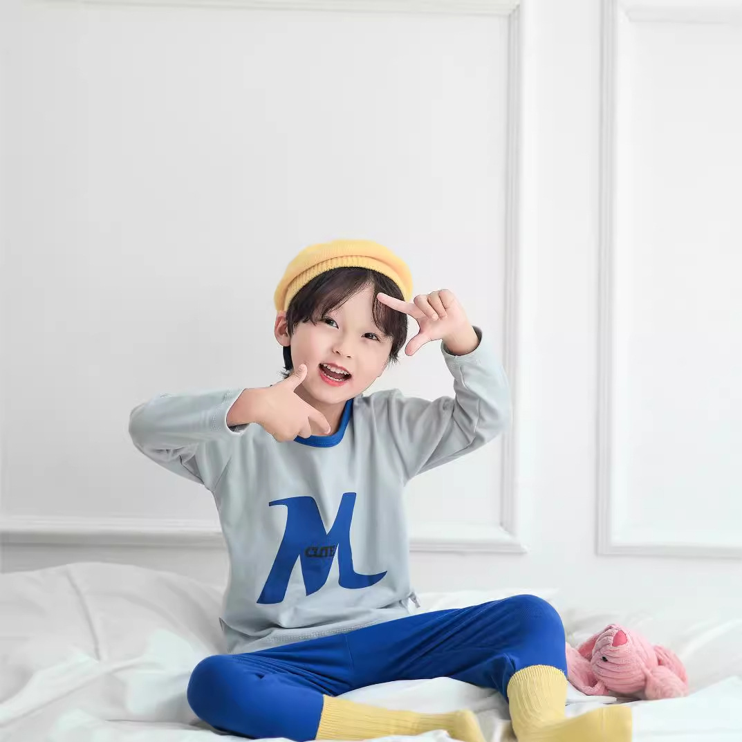 Nuevo conjunto de pijamas de niñas 2025 nuevo primavera y otoño ropa infantil de niñas de otoño ropa doméstica dos piezas