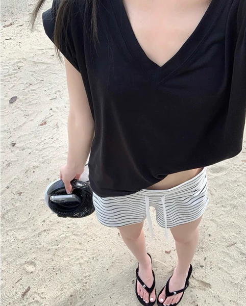 Black Tee
