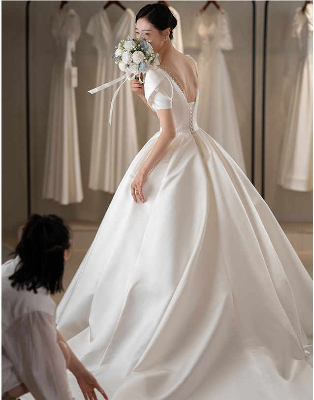 Vestido de novia de satén de manga corta estilo Mantingfang, modelo nuevo 2026, elegante, retro, sencillo, con cola larga.