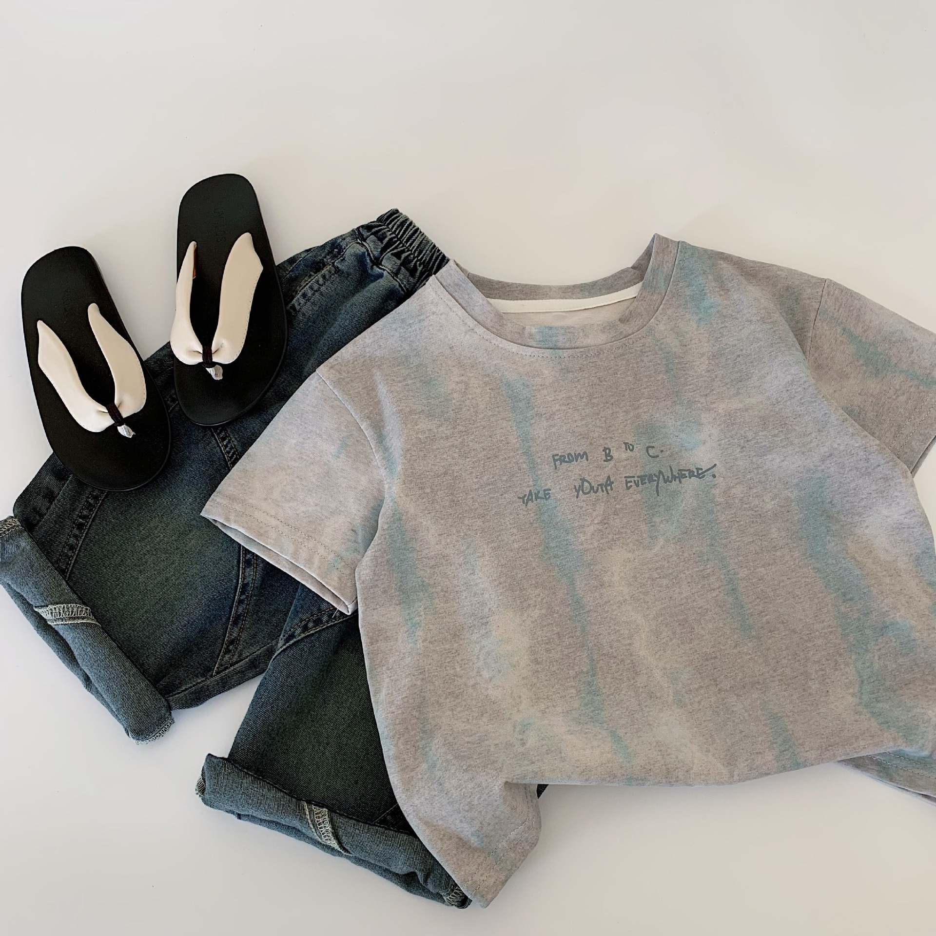 Camiseta de manga corta para niños Maibao 2025 nueva ropa de verano para niños, tops para niños, camisa de fondo para niños, tendencia al por mayor