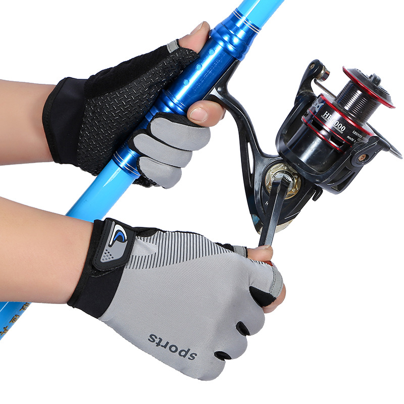 車で日焼け止め手袋を運転しています。