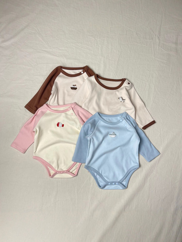 Korean-style Instagram-inspired patchwork-sleeved one-piece long-sleeved romper, cute little icon embroidery triangular romper for spring and autumn.