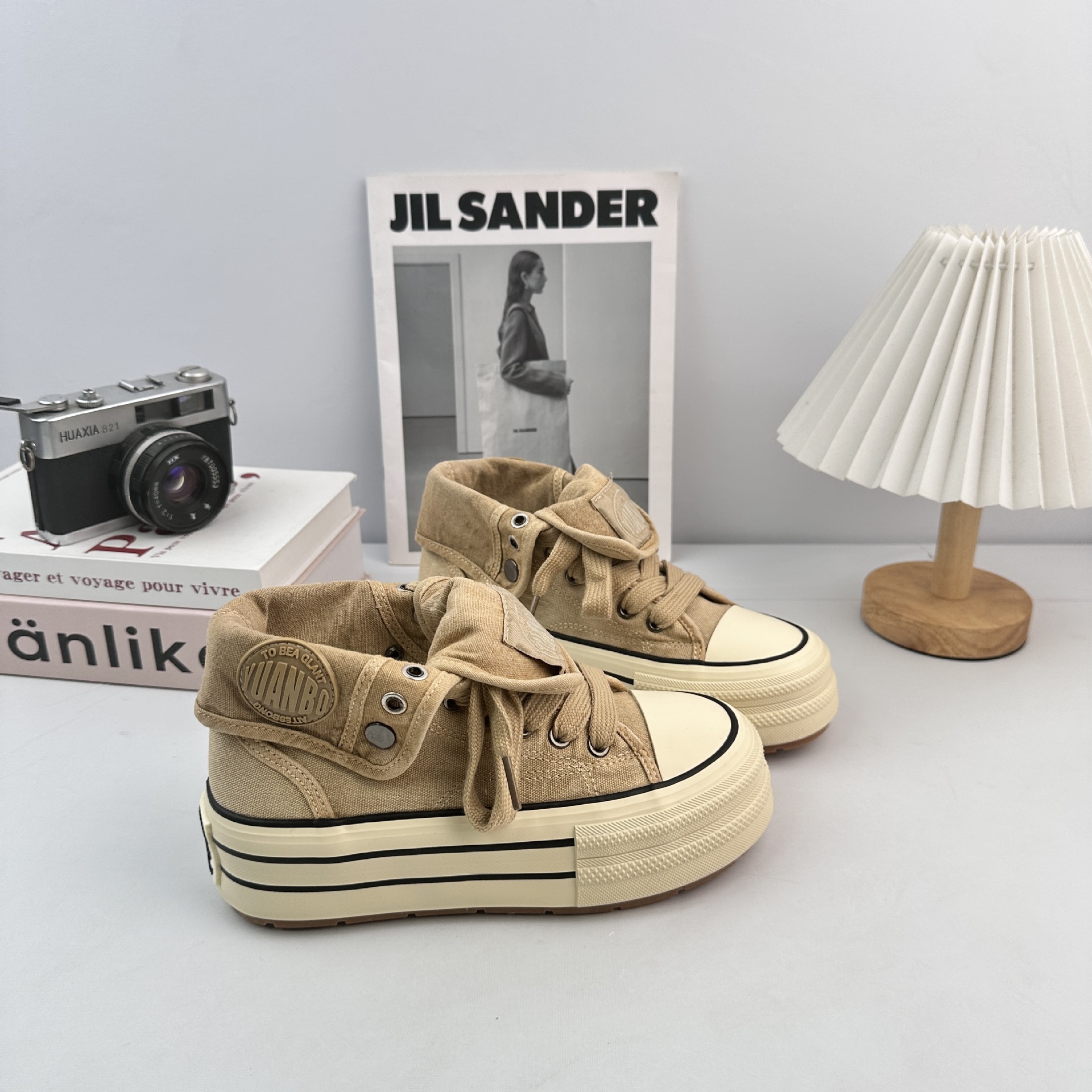Zapatos de lona de alto impacto de fondo grueso de ondas distantes para mujeres 2025 otoño estudiantes nuevos zapatos blancos generales coreanos zapatos de tablero de retrato
