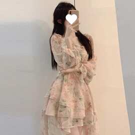 大码300斤茶里茶气别致碎花连衣裙女早春夏季海边度假仙女短裙女2
