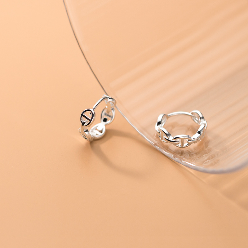 Eloch S925 botón de orejas de plata femenina versión coreana simple nariz de cerdo de moda temperamento geométrico hueco auriculares G8393