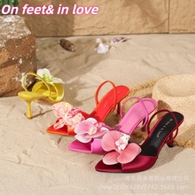 2025夏季新款度假风花朵装饰高跟凉拖绸缎细跟时尚百搭露趾女凉鞋