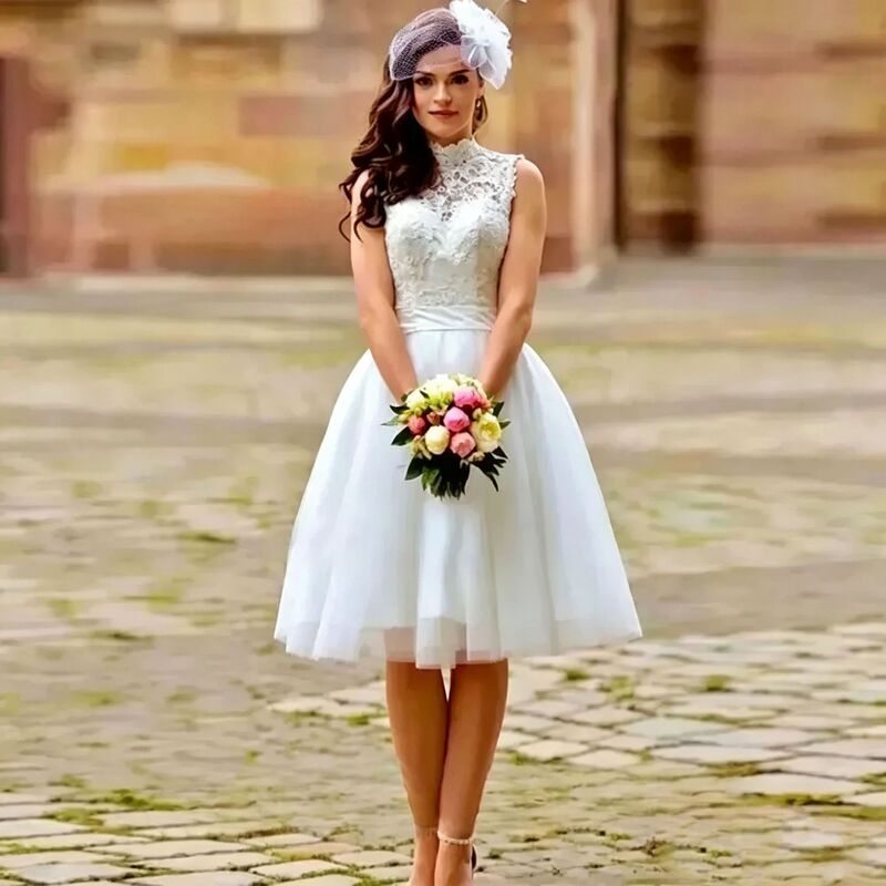 French-Style Vintage Sleeveless High-Neck Lace Knee-Length Wedding Dress for Petite Women, Suitable for Travel Photography and Overseas Weddings