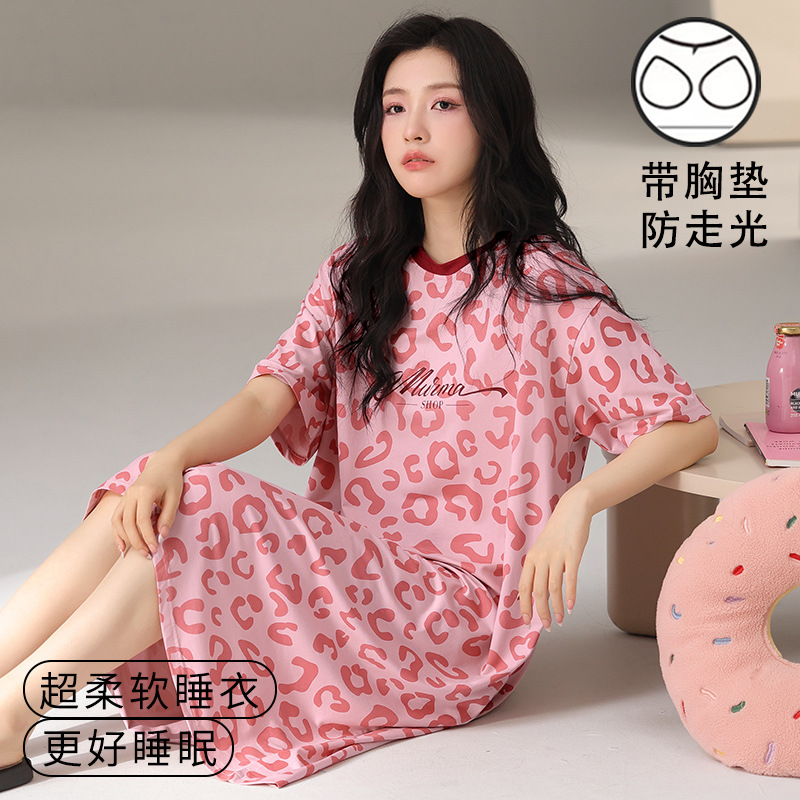 2025 새로운 모달 나이트가운 여성의 여름 반팔 얇은 아이스 실크 파자마, 느슨한 홈 옷을 입고있는 외부를위한 가슴 패드