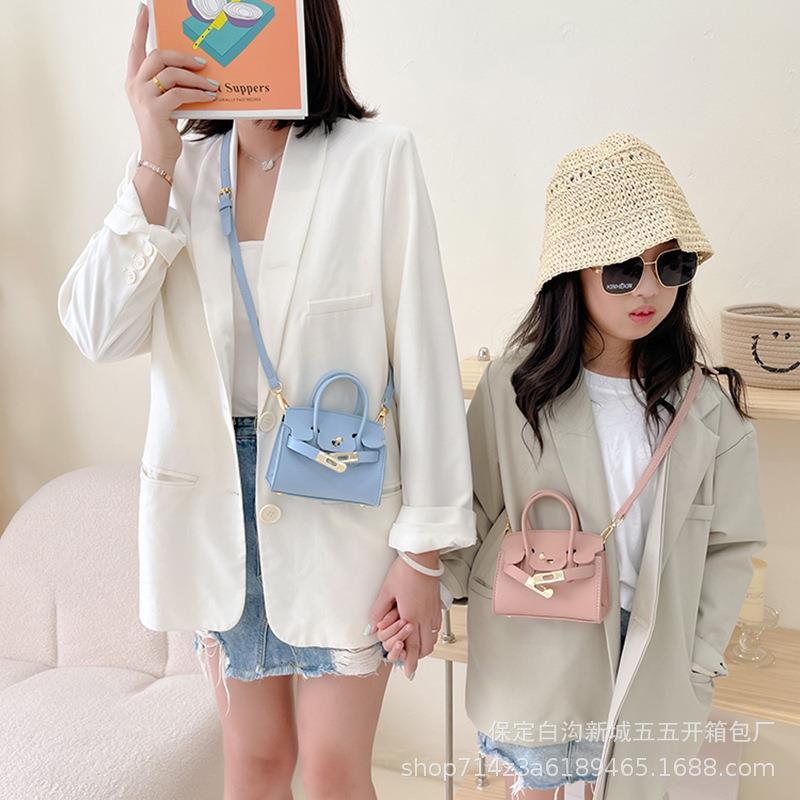 Bolsa para niños nueva pasarela europea y americana moda bolsa de platino estilo occidental niña bolsa de mensajero forma cóncava monedero comercio exterior