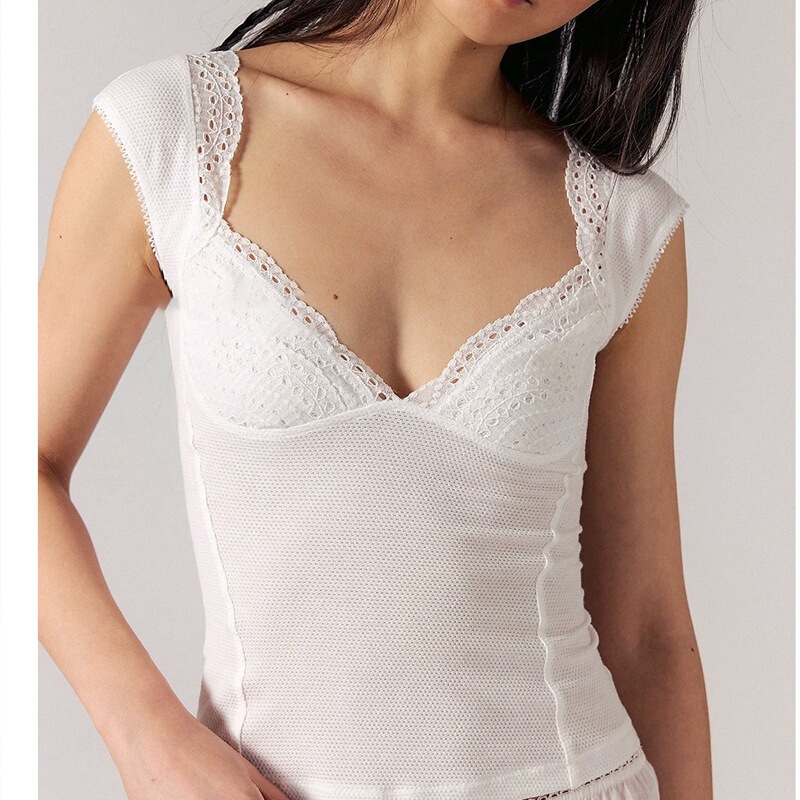 In stock V-neck hollow lace small flutter sleeve mesh breathable slim-fit gentle style collarbone-revealing inner top