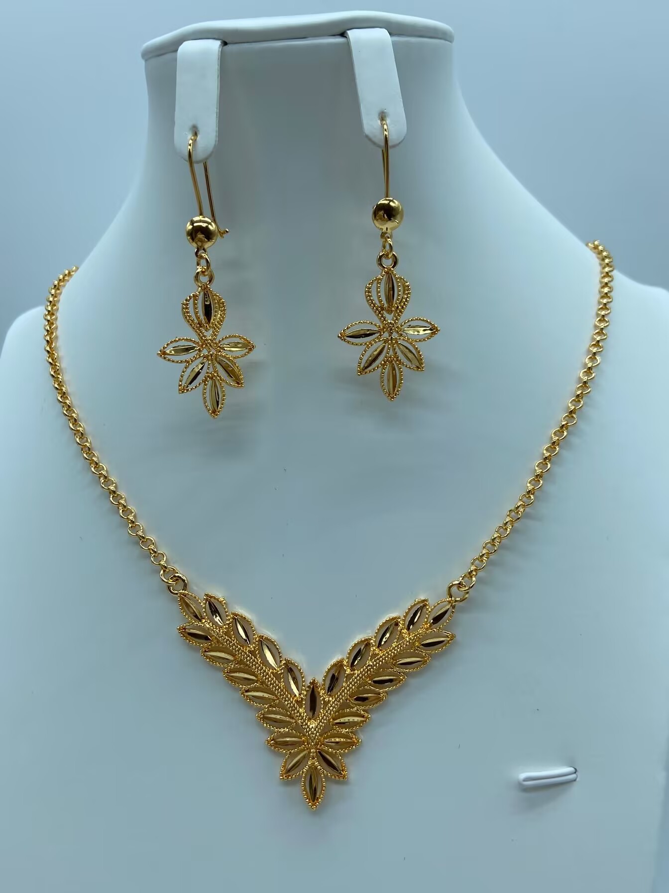 Transfronterizos de moda retro de Oriente Medio conjunto de joyería collar pendientes de boda banquete de bronce de lujo joyería dorada mujer