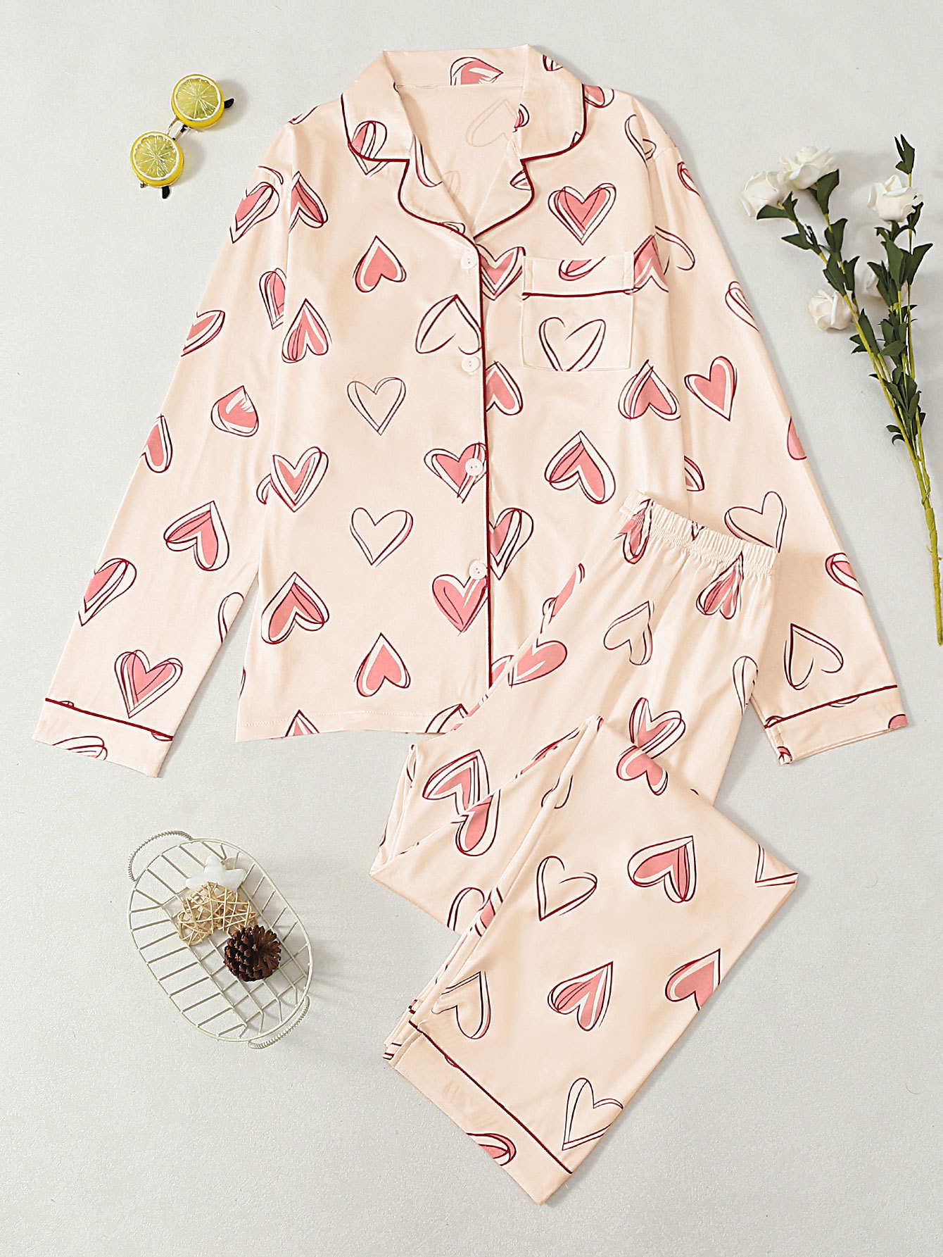 Conjunto de pijama mujer con estampado de corazones y solapas_voghion.com