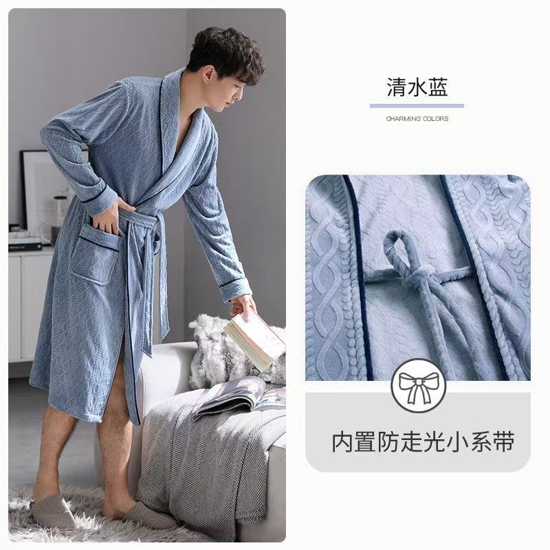 Pijamas de coral de lujo ligero para hombres invierno 2025 nuevo tipo de terciopelo más grueso casual de coral sólido cubierta de ropa para el hogar