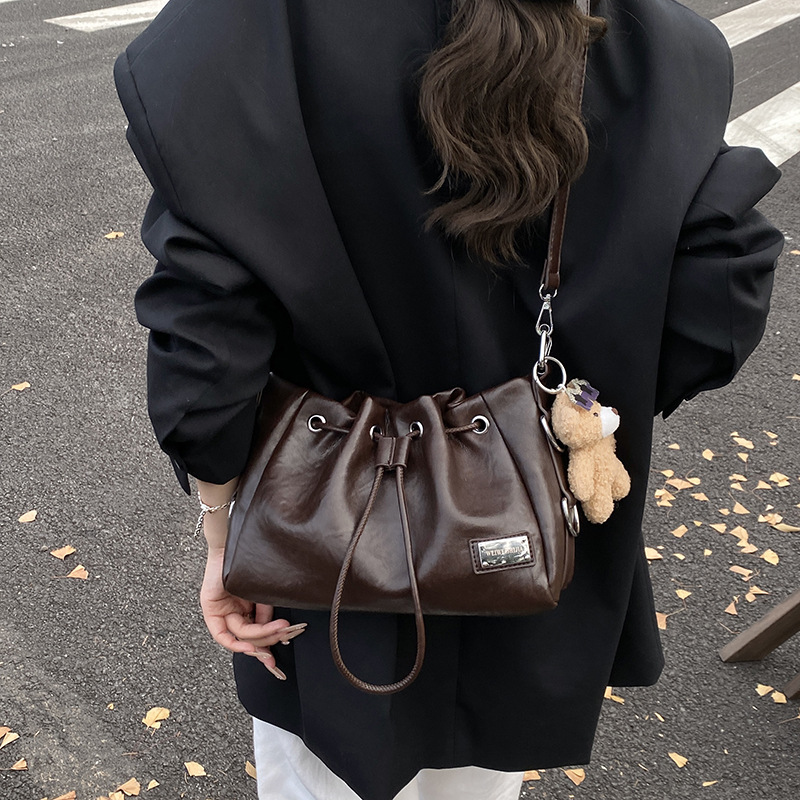 跨境复古手提腋下包女2025秋冬新款高级感水桶包百搭单肩包斜挎包|undefined