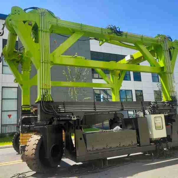 江苏靖起龙门吊 储能柜跨运车 多功能集装箱吊运  技术可靠 20t