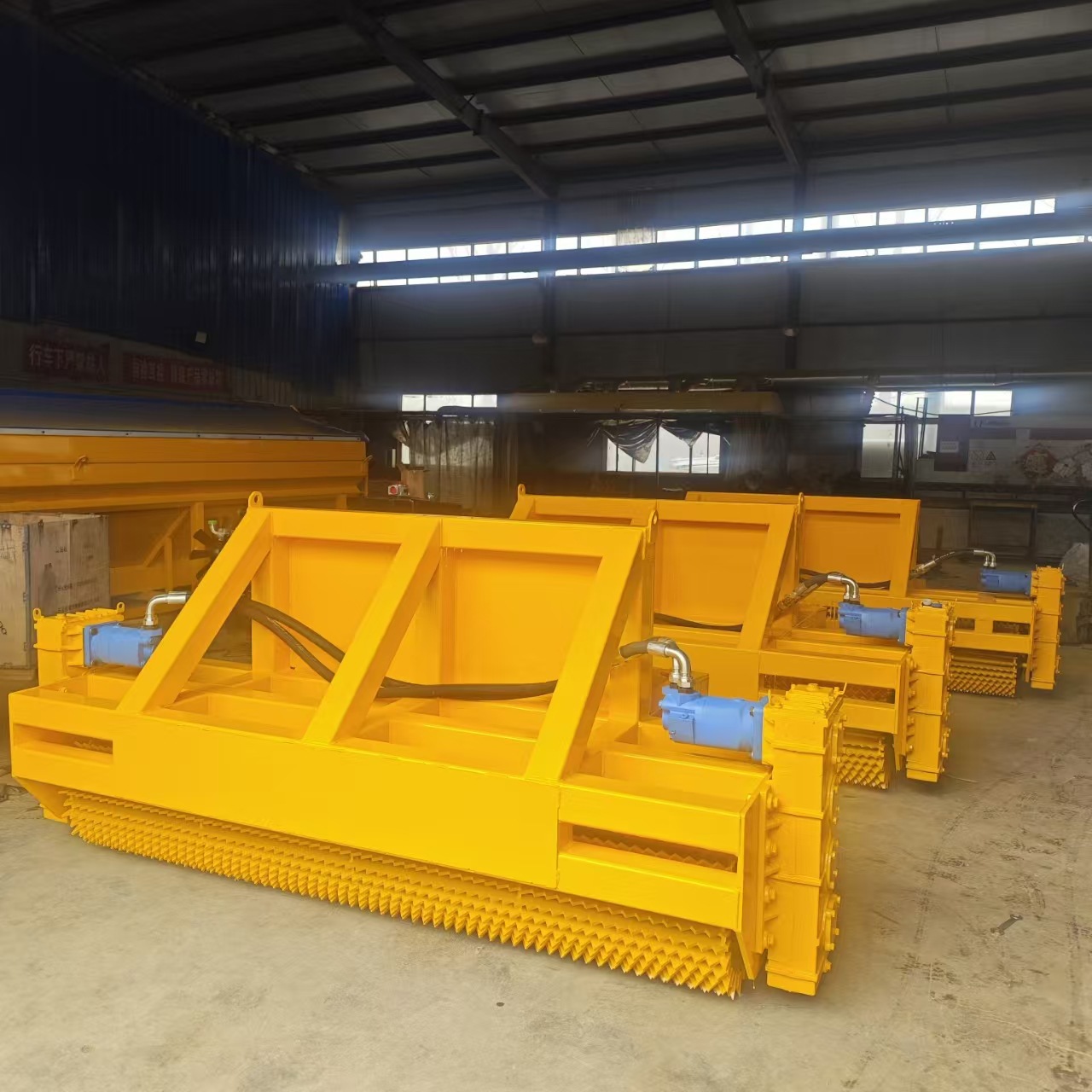 冬季车载式路面破冰设备 市政环卫路面清冰破冰机 除冰破冰一体机