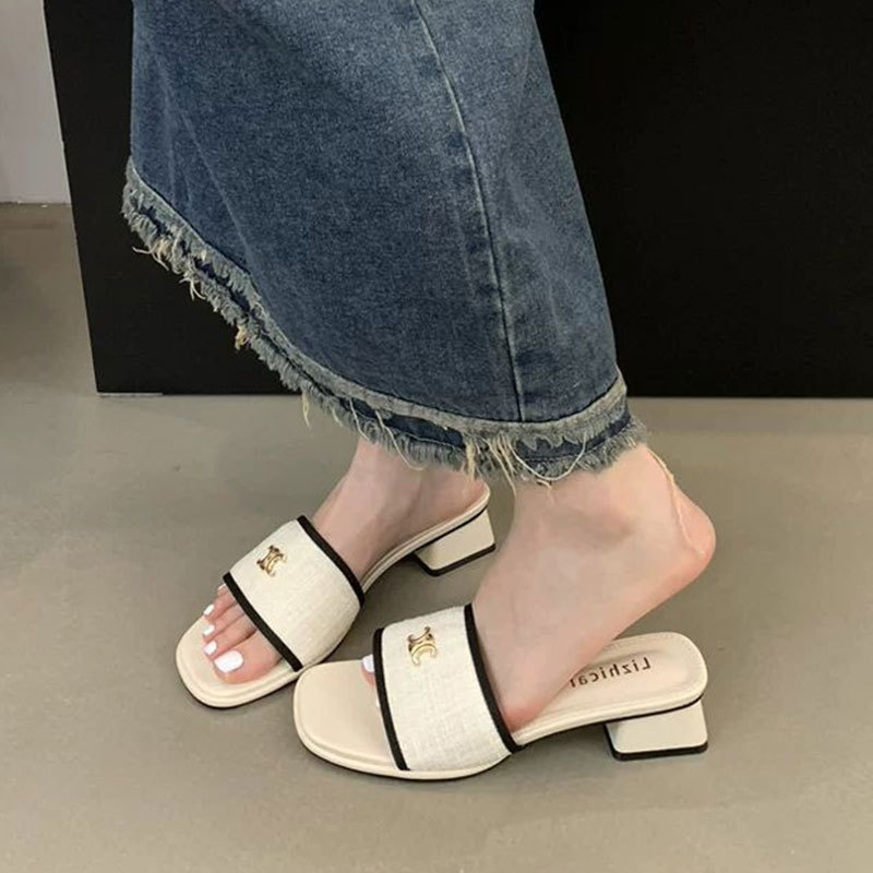 Sandalias y pantuflas de punta cuadrada con hebilla de metal de tacón grueso para el verano de 2025