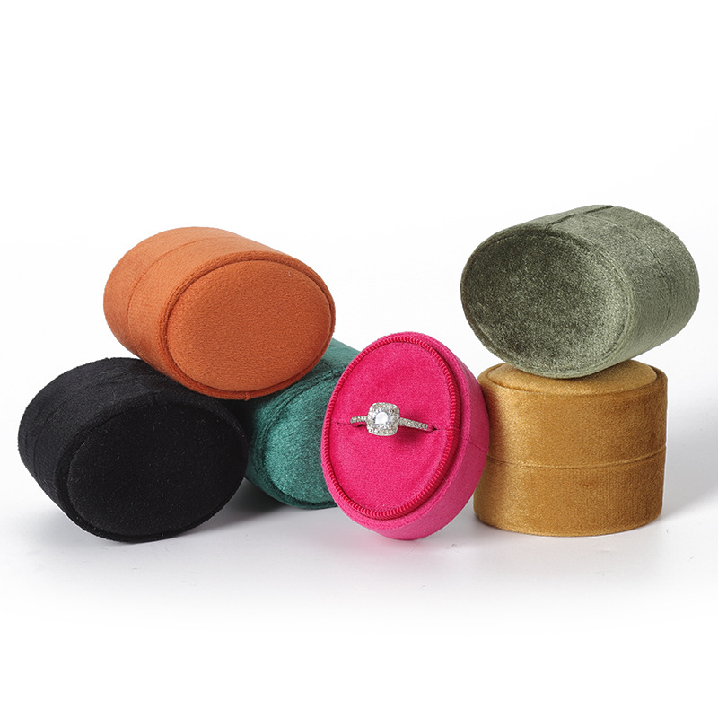 Mini Caja de Joyas Ovalada de Franela para Anillos y Parejas