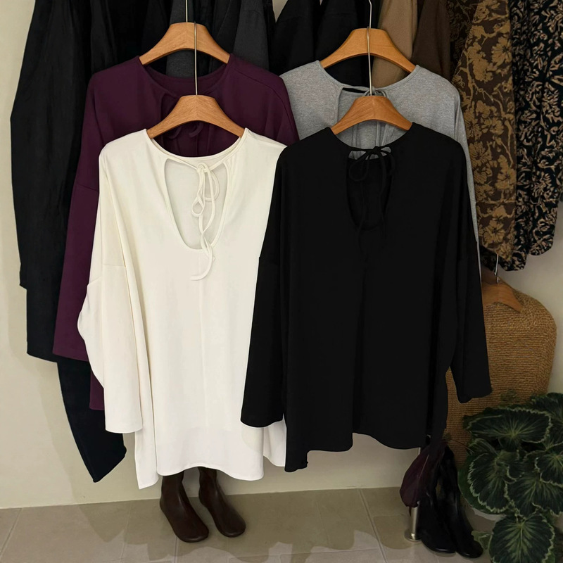 26 Autumn New Collection: Korean-style loose-fitting, soft double-sided fleece top for women, featuring a short front and long back design with a tie-up and slit detail 26 Autumn New Collection: Korean-style loose-fitting, soft double-sided fleece top for women, featuring a short front and long back design with a tie-up and slit detail