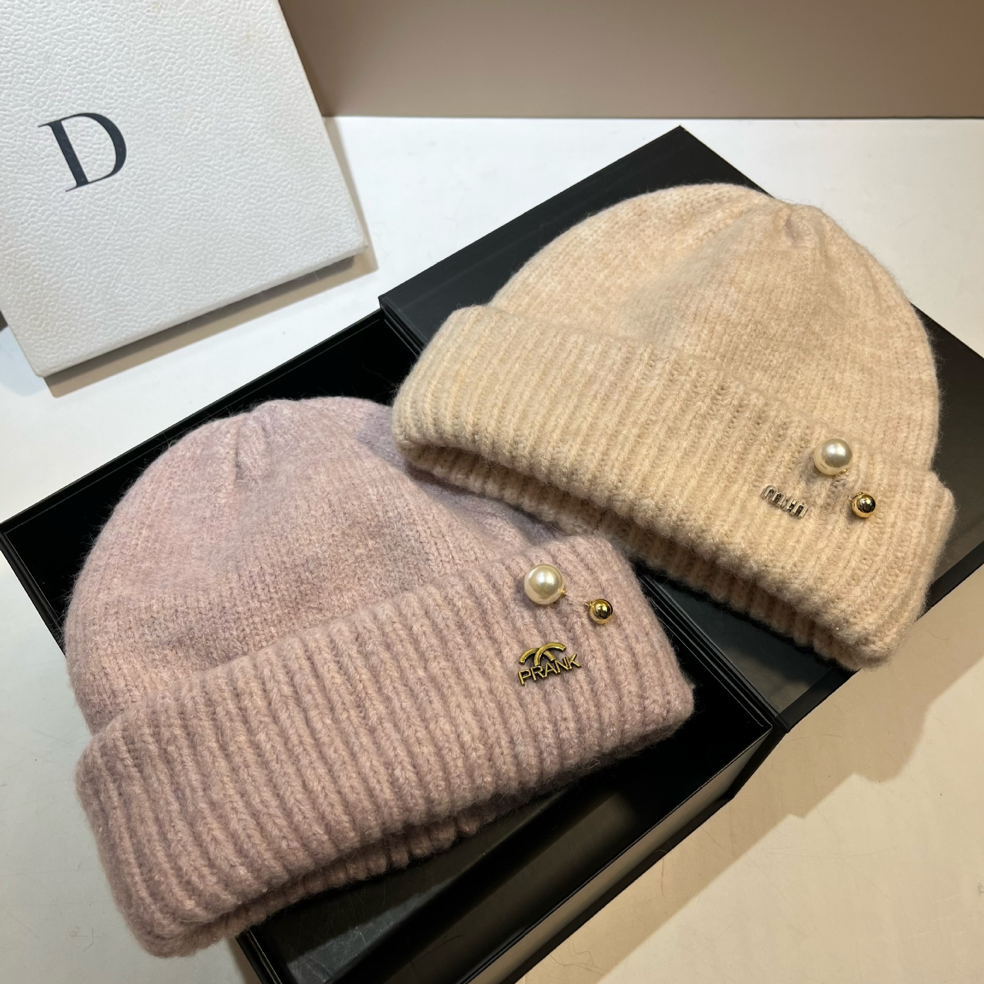 Version coréenne du nouveau bonnet tricoté en laine mélangée chaude d'hiver Xiaoxiangfeng Pearl, bonnet à orteils à la mode et doux_voghion.com