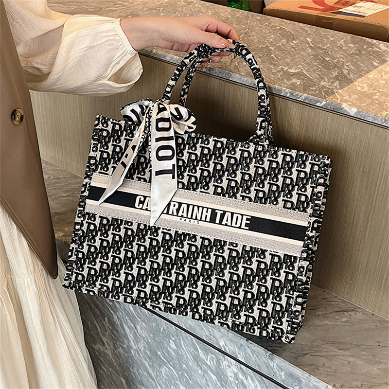 Bolsa de mano tipo satchel al por mayor de Baigou para mujer 2025 nueva moda europea y americana con letras impresas de gran capacidad.