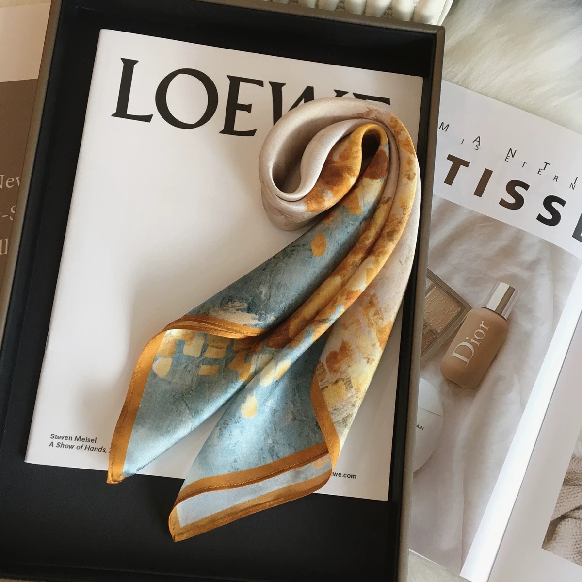 Primavera pequeña bufandas de seda ~ primavera y verano fresca sensación de reducción de la edad de las niñas coreanas pequeñas bufandas de seda de lujo ligero mujeres versátiles