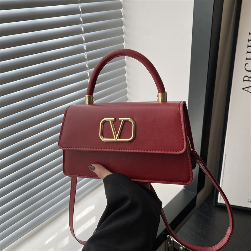 Personalidad europea y americana retro simple bolso de hombro 2025 primavera nuevo bolso de moda hermoso bolso de mochila pequeña mujer