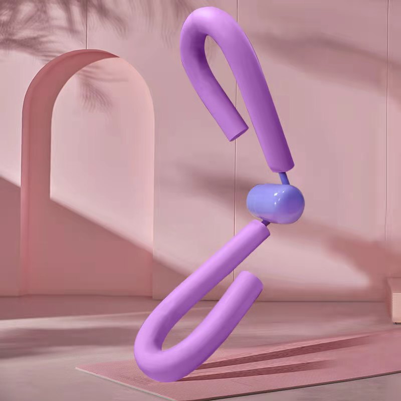 足踏みラリーの学生は仰向けに起き上がって座ることを練習します。|undefined