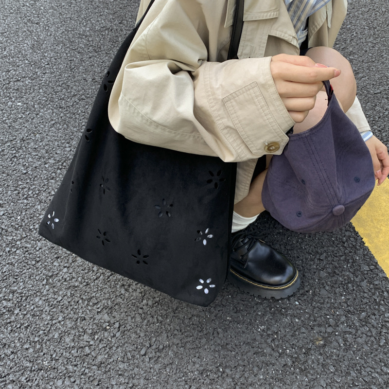 秋冬款麂皮绒时尚镂空雕花设计慵懒风个性百搭超火时尚单肩腋下包|undefined
