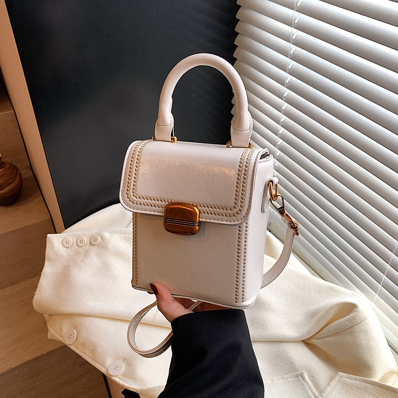 Bolso de moda retro mujer 2025 primavera nuevo bolso ocio retro bolso de nicho popular trampolín de viaje de moda