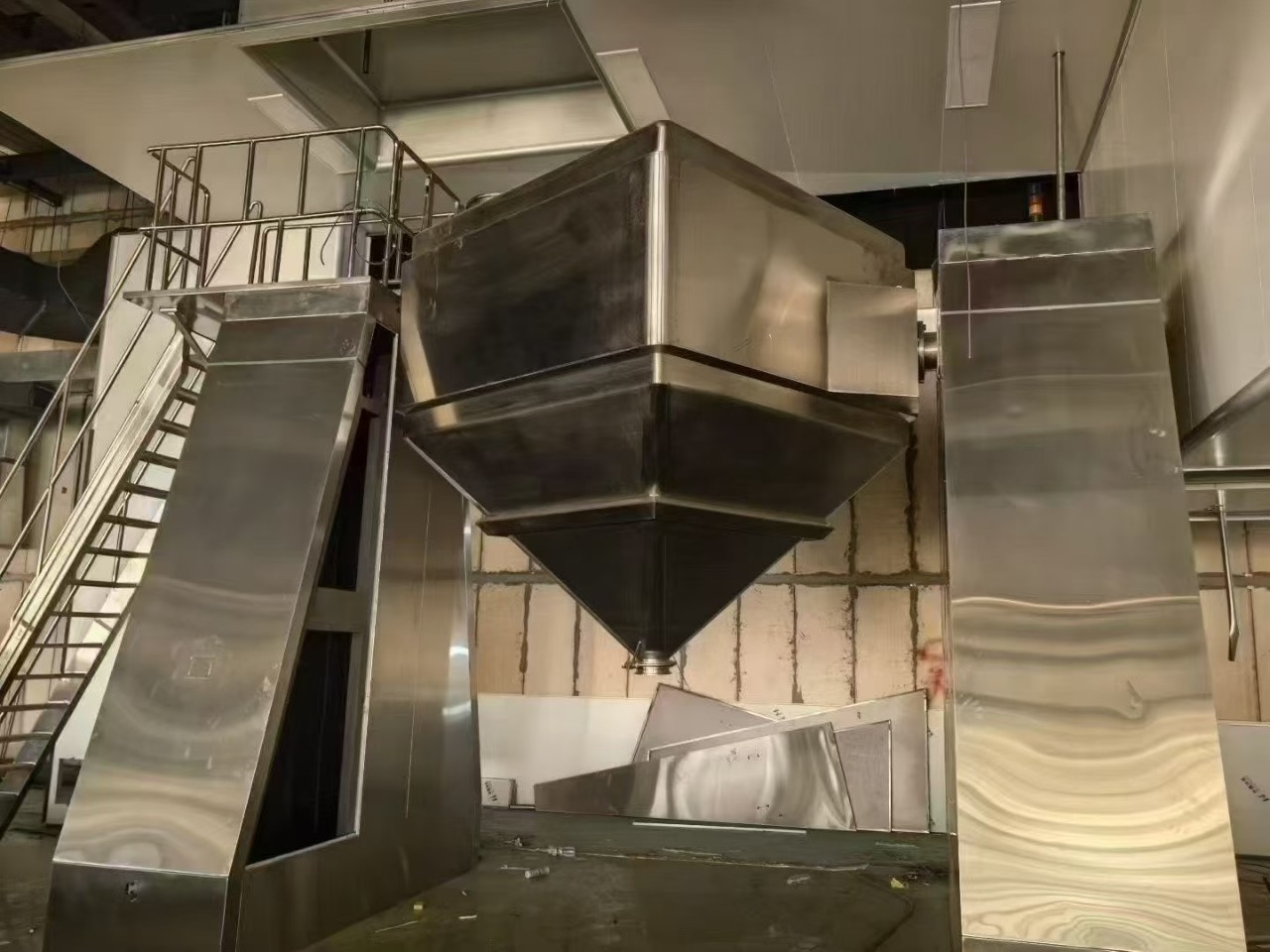 哈尔滨纳诺制造 5000 升方锥混合机，标价与实物不符需要的联系