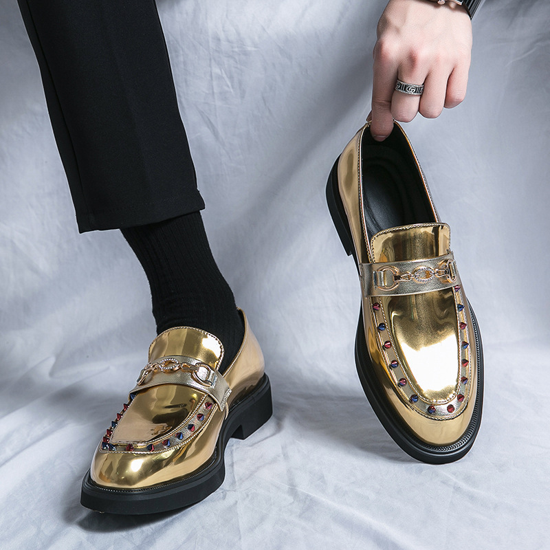 Botas de guerra de oro de Chelsea de tamaño transfronterizo, 46 zapatos de cuero de moda, zapatos de moda de clavos de sauce, zapatos de moda para hombres.