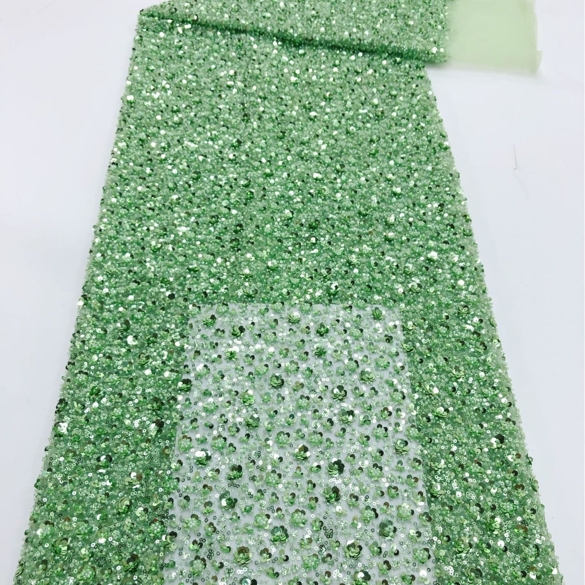 Fábrica de stock de alta densidad pequeña flor de ciruela lenteja tubo de perlas tela bordada vestido de boda zapatos sombreros bolsas joyas tela