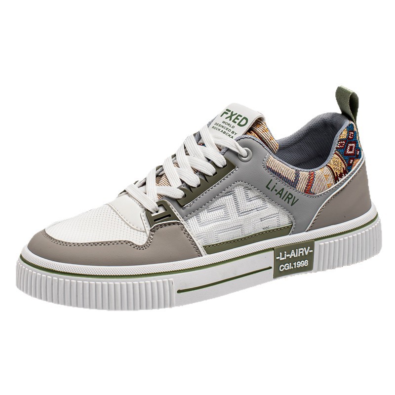 Comercio exterior transfronterizo zapatos de hombre verano 2025 nuevo estilo malla deportes ocio pequeñas zapatillas blancas estudiantes de secundaria zapatos de moda al por mayor