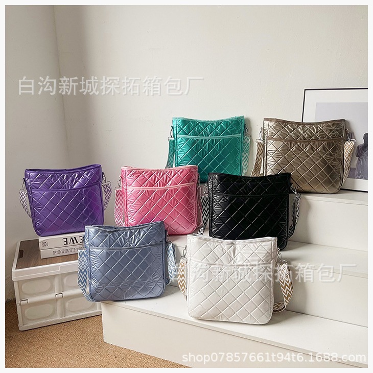 韩版时尚绣线棉服包包女2024新款时尚简约单肩斜挎包大容量水桶包