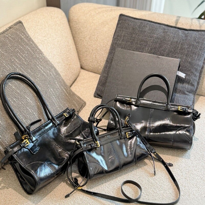 P brand's new SoftLux oil wax leather Bonnie women's bag, vintage design, shoulder and crossbody biker handbag, foreign trade P brand's new SoftLux oil wax leather Bonnie women's bag, vintage design, shoulder and crossbody biker handbag, foreign trade